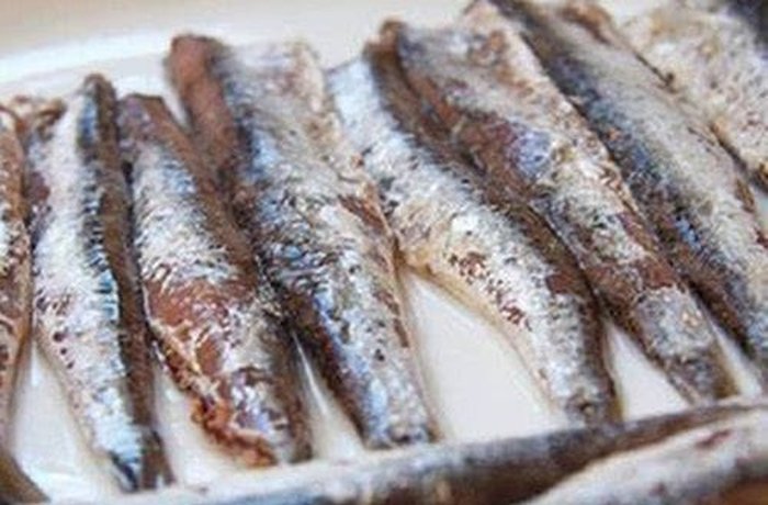 Anchovies for tonnato sauce