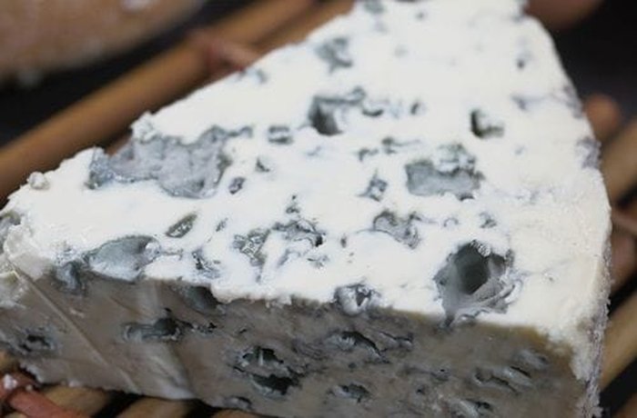 Blue cheese for creamy steak sauce