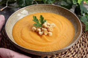 Carrot cream soup with croutons and parsley