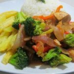 Chicken and broccoli stir fry, saltado de brócoli, in a skillet