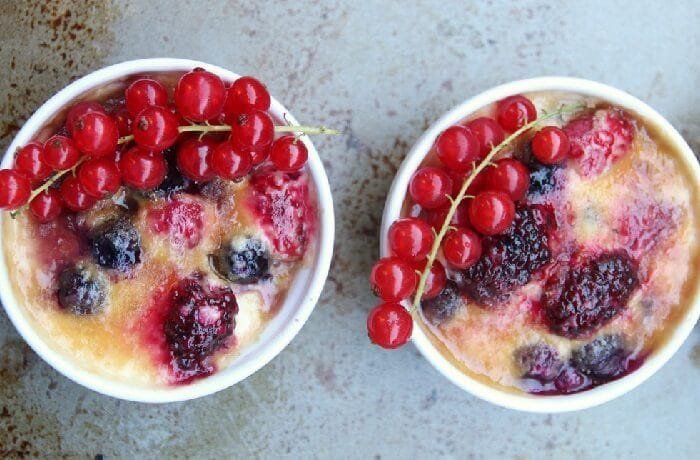 Chilean berry gratin with golden custard