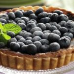 Chilean blueberry tart with powdered sugar