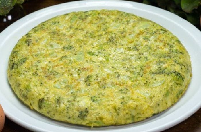 Homemade Chilean broccoli omelette