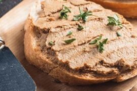 Chilean country pâté sliced with toast