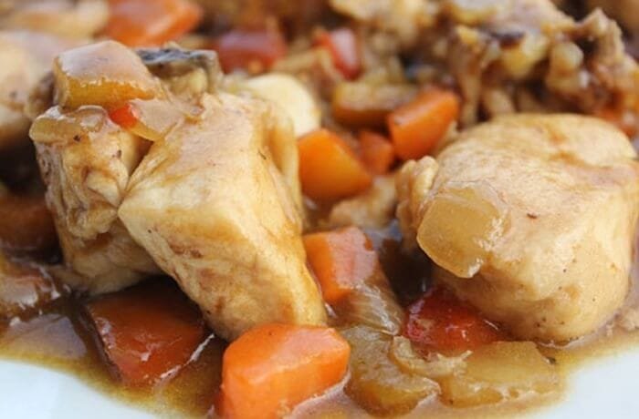 Chilean chicken braised in dark beer with vegetables