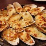 Chilean digüeñes and shellfish gratinated with parmesan in shells
