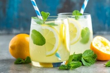 Chilean homemade lemonade with ice and pica lemon slices