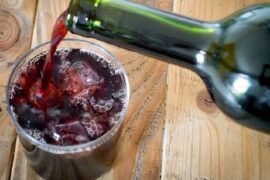 Chilean jote, red wine mixed with cola served over ice in a tall glass