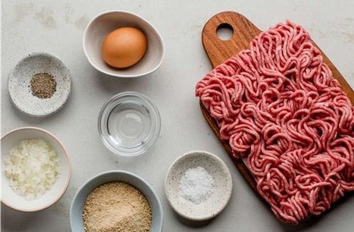Ingredients for Chilean meatballs in tomato sauce