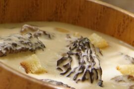 Chilean morels in a creamy sauce with chives