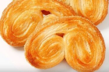 Homemade Chilean palmeritas, caramelized puff pastry palmiers