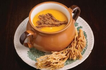 Chilean pumpkin cream soup with changle mushrooms