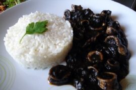 Squid in its own black ink sauce with rice