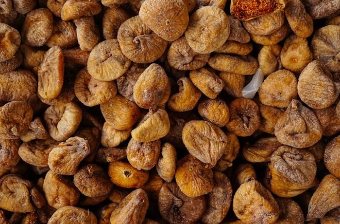 Dried figs soaking for Chilean fig syrup
