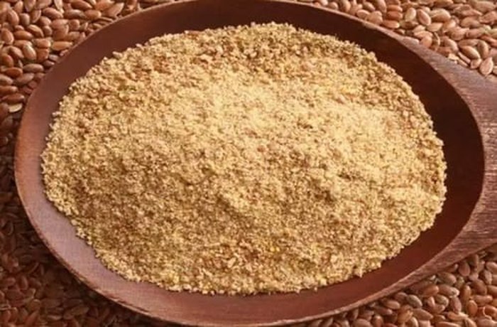 Flaxseed flour, the base of homemade flaxseed and chia bread