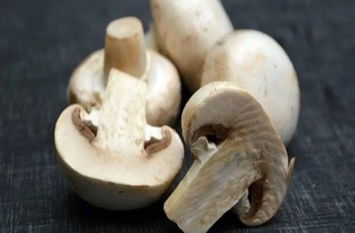 Fresh mushrooms for grilled vegetable anticuchos
