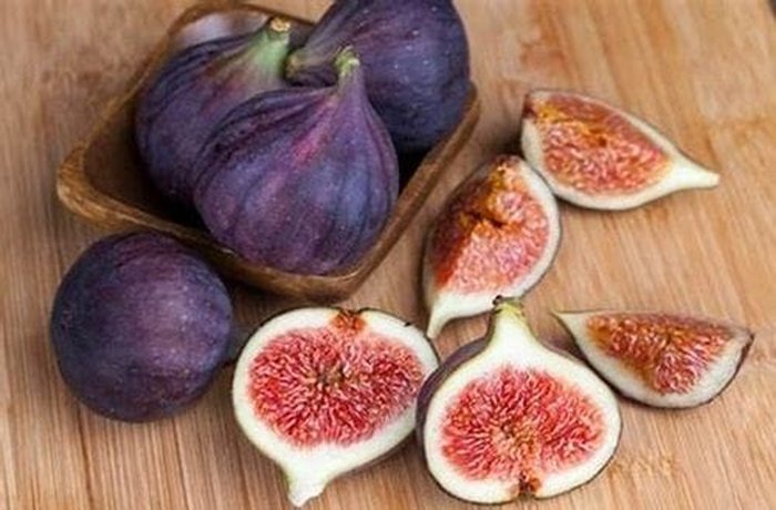 Fresh ripe figs for making homemade fig jam