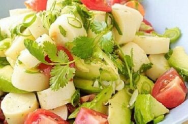Hearts of palm salad with avocado, apple, and tomato