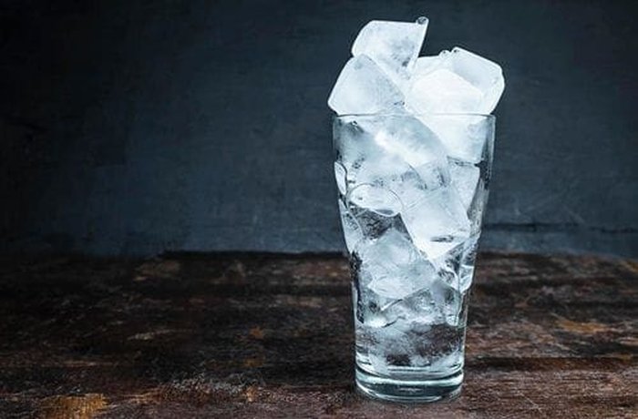 Ice for serving tinto de verano very cold