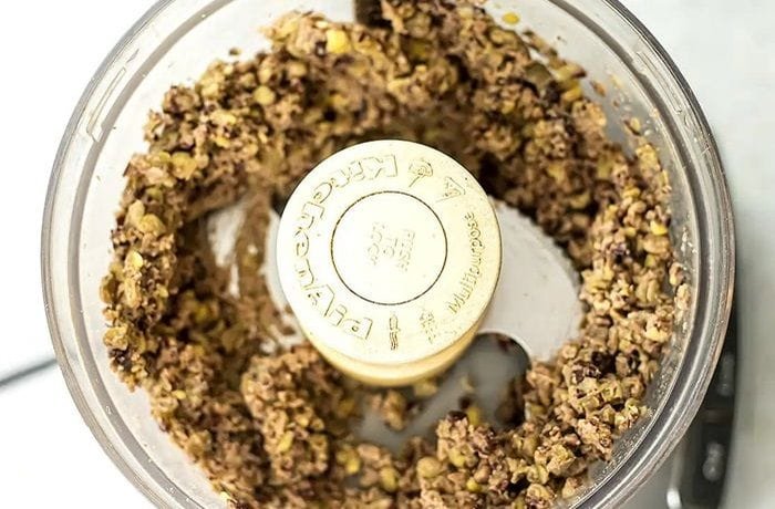 Coarsely mashed lentils for vegetarian burgers