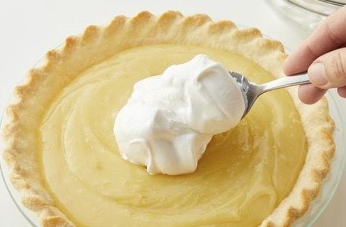 Italian meringue piped in a lattice over the lemon filling of the Chilean lemon pie