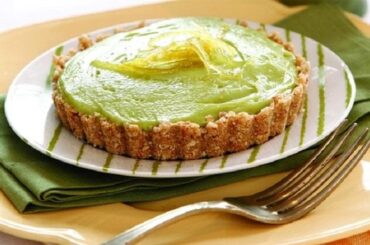 No bake Chilean avocado and condensed milk tart with a cookie crust