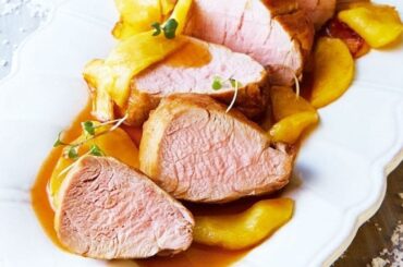 Roast pork loin with apples poached in chancaca