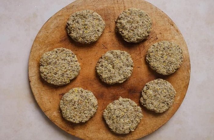 Shaping vegetarian lentil burgers by hand