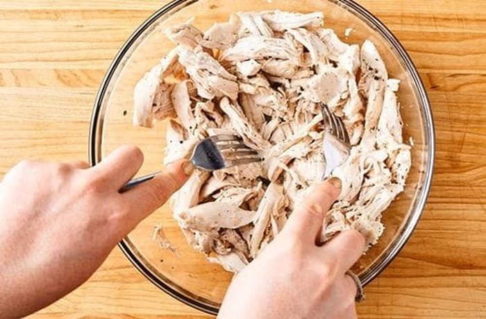Shredded chicken for chicken and vegetable quiche