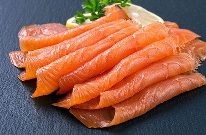 Smoked salmon slices for roulade
