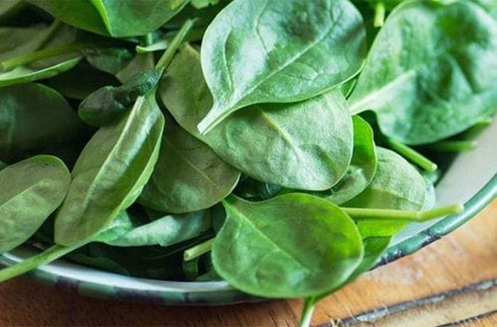 Fresh spinach for cream of spinach soup